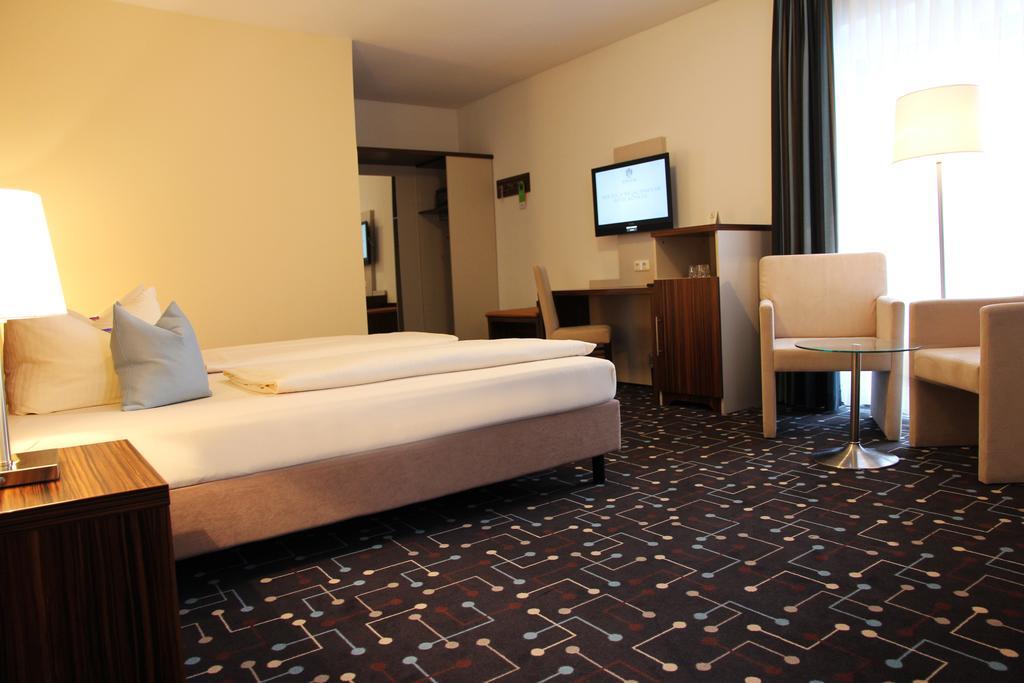 Hotel Koeniger Pliening ภายนอก รูปภาพ