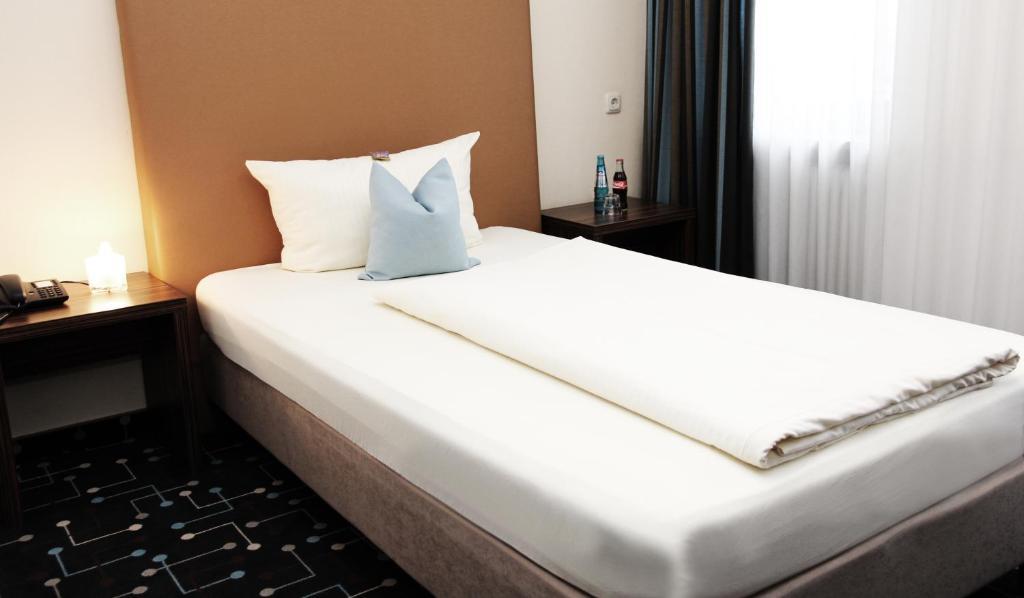 Hotel Koeniger Pliening ภายนอก รูปภาพ