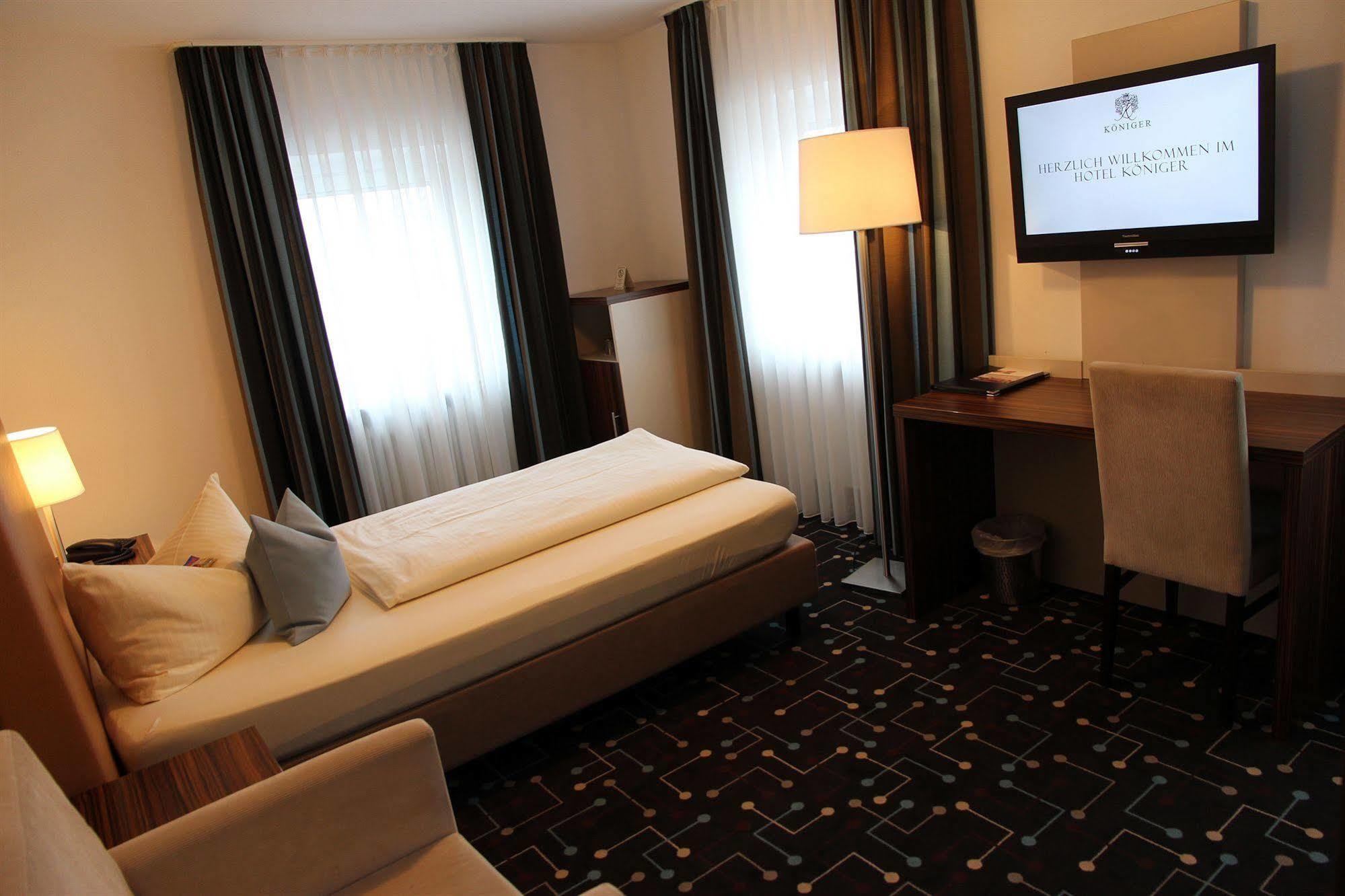 Hotel Koeniger Pliening ภายนอก รูปภาพ
