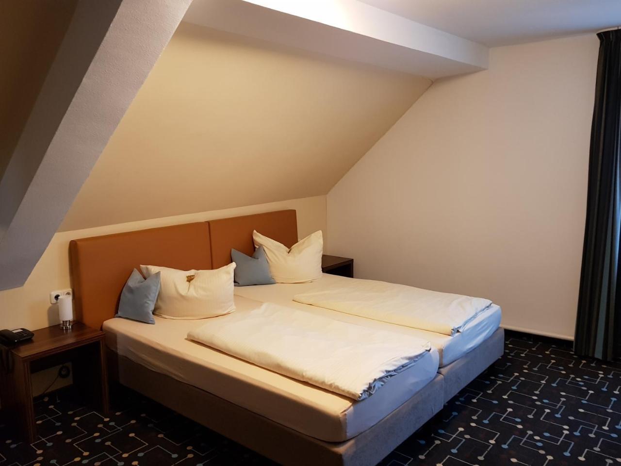 Hotel Koeniger Pliening ภายนอก รูปภาพ