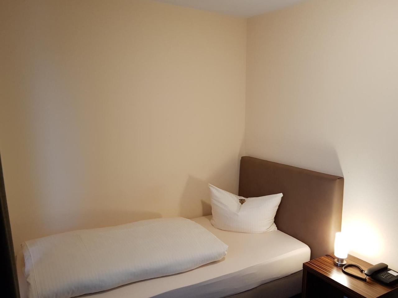 Hotel Koeniger Pliening ภายนอก รูปภาพ
