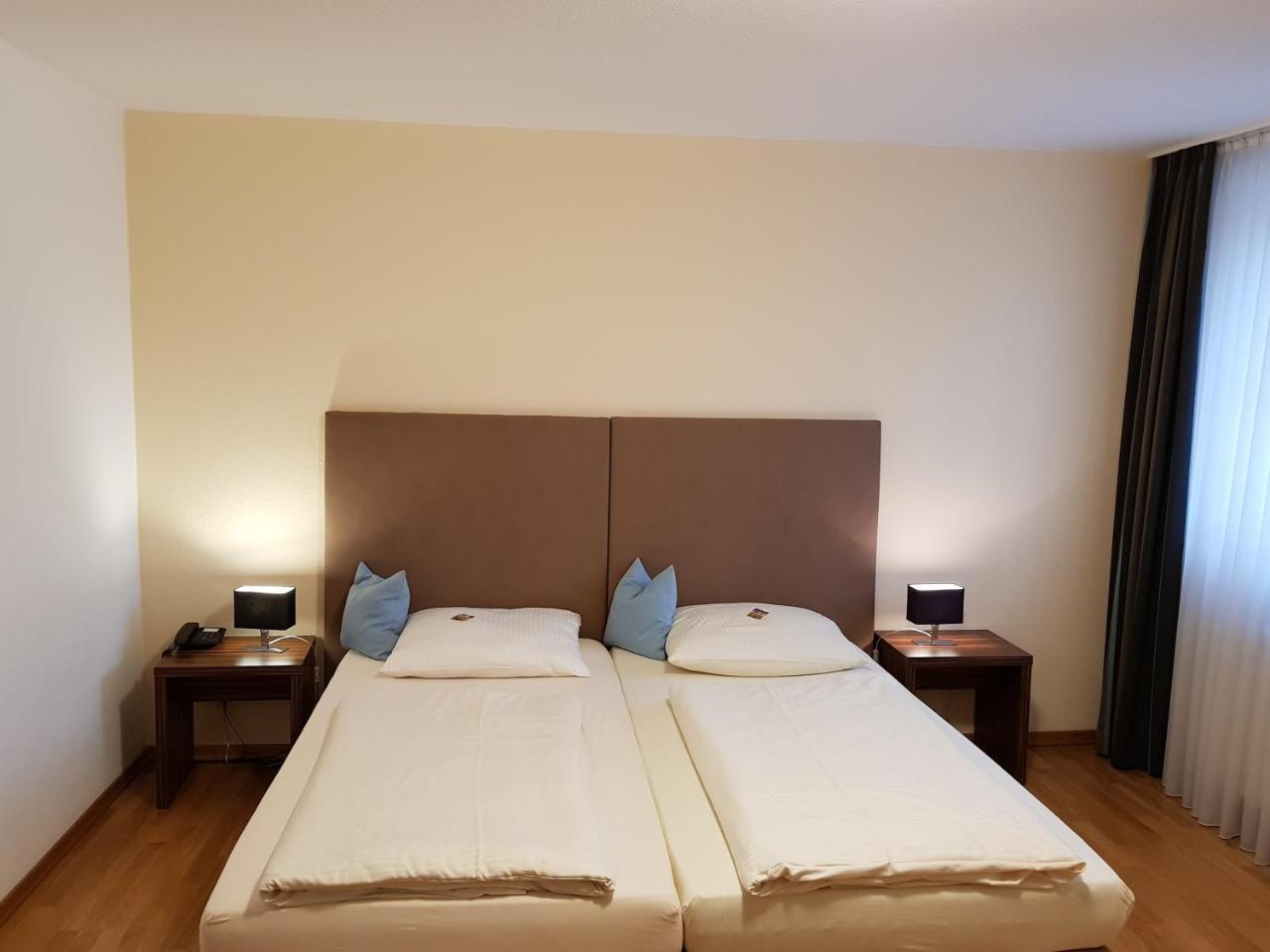 Hotel Koeniger Pliening ภายนอก รูปภาพ