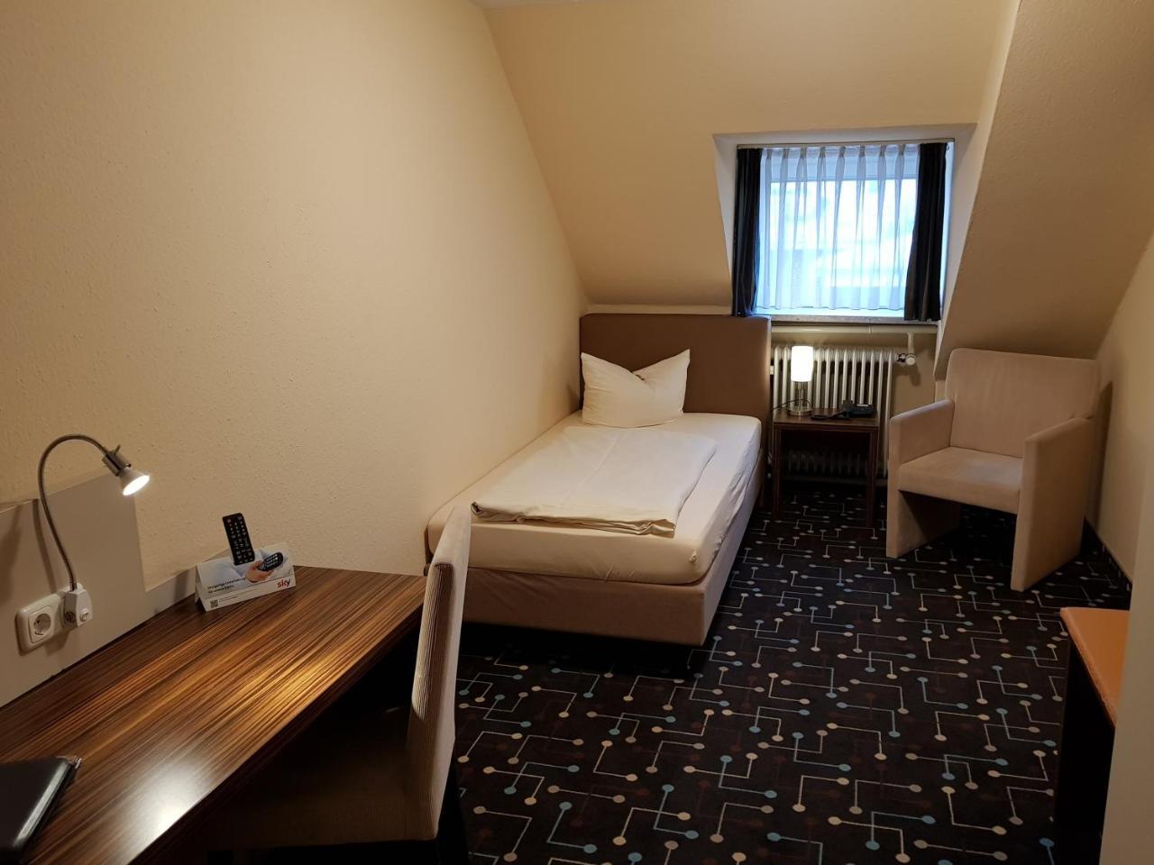 Hotel Koeniger Pliening ภายนอก รูปภาพ