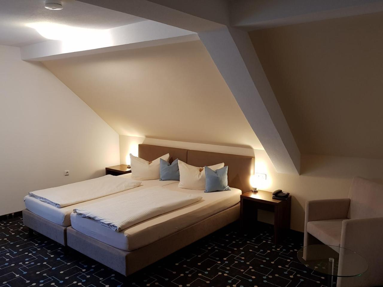 Hotel Koeniger Pliening ภายนอก รูปภาพ