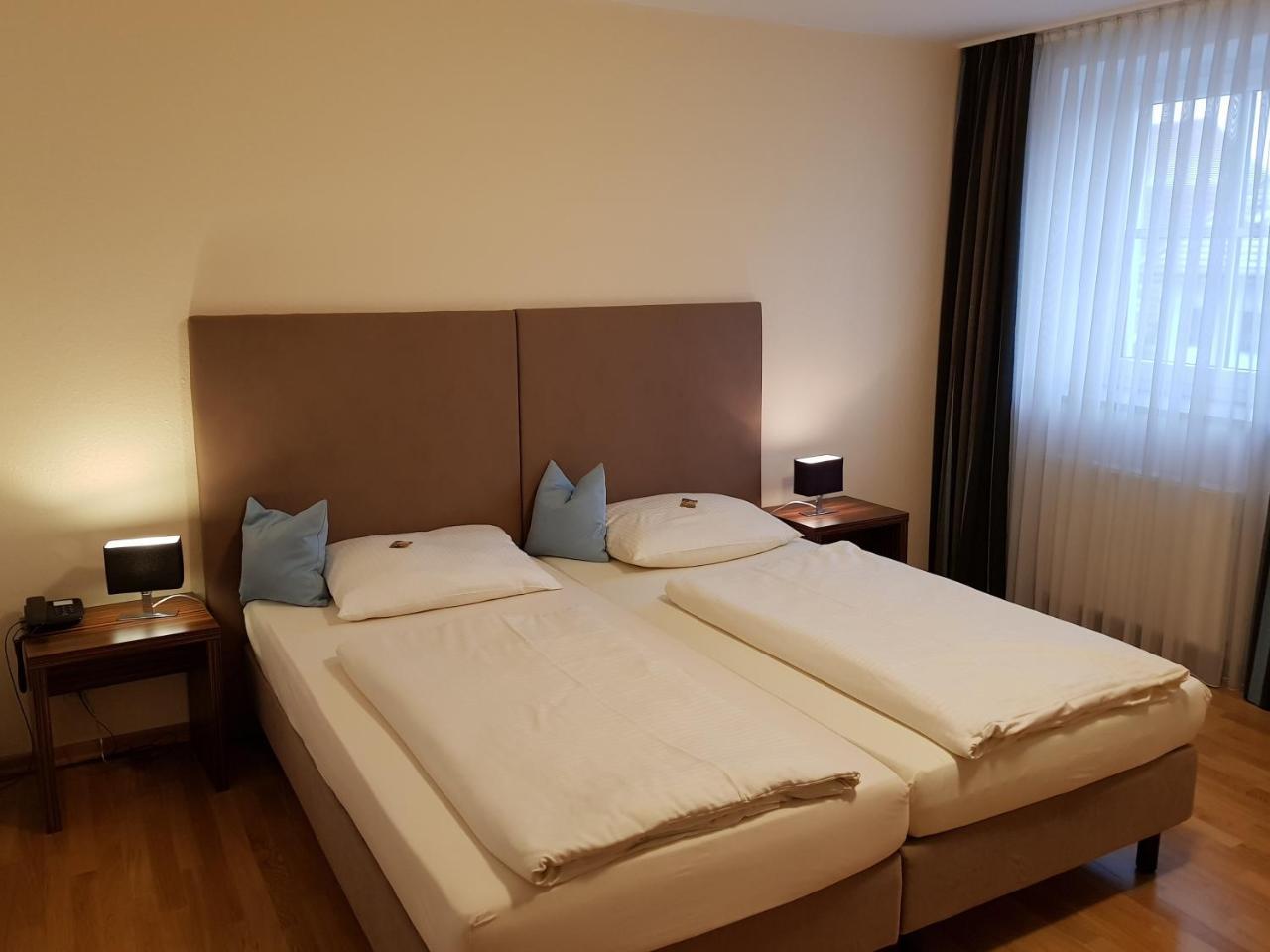 Hotel Koeniger Pliening ภายนอก รูปภาพ
